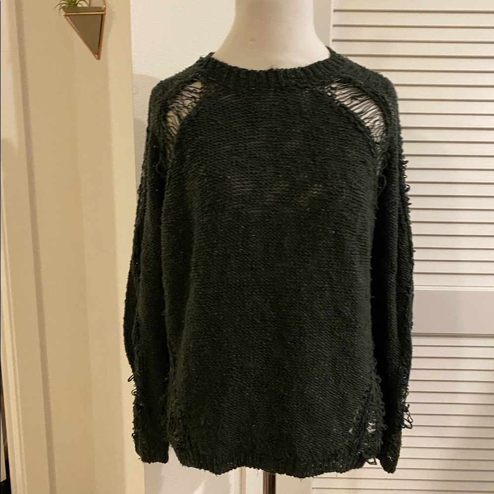 3/$25✨ Crew Neck Long Sleeve Distressed Sweater